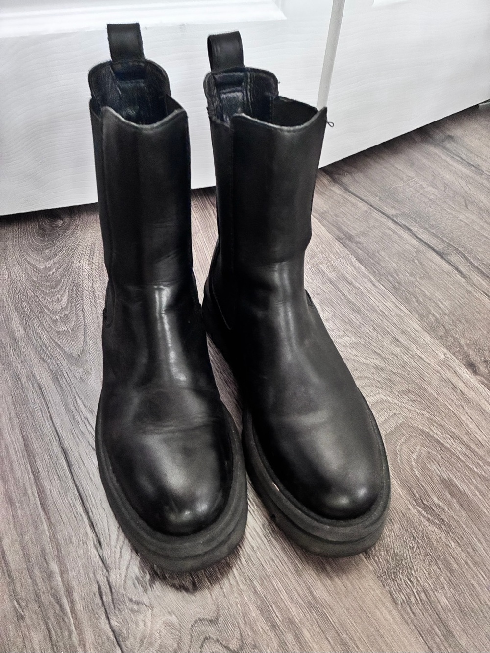 Black Leather Women's Pull-On Ankle Boots - Classic Chunky Sole